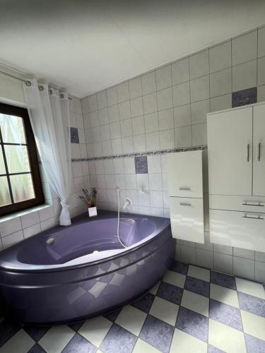Ένα μπάνιο στο Ferienwohnung am Nürburgring