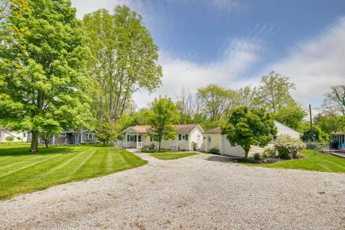 Taman di luar Thornville Home with Boat Dock On the Lake!