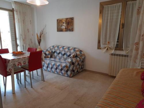 a living room with a couch and a table at Casa Vacanze Arba Girasole in Girasole