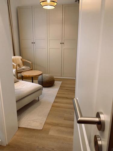 Gallery image of 371living, Altbau-Charme am Kaßberg, Perfekt für Workation, Urlaub oder Kurztrip, Entdecke Chemnitz, Moderne Küche, Waschmaschine, Smart TV, Schnelles WLAN, Bequemes Bett in Chemnitz