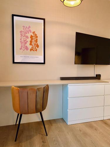 Gallery image of 371living, Altbau-Charme am Kaßberg, Perfekt für Workation, Urlaub oder Kurztrip, Entdecke Chemnitz, Moderne Küche, Waschmaschine, Smart TV, Schnelles WLAN, Bequemes Bett in Chemnitz