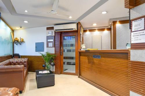 a lobby with a barber shop with a leather chair at Hotel Q Inn in Kolkata