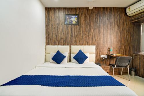 Postel nebo postele na pokoji v ubytování Hotel Q Inn