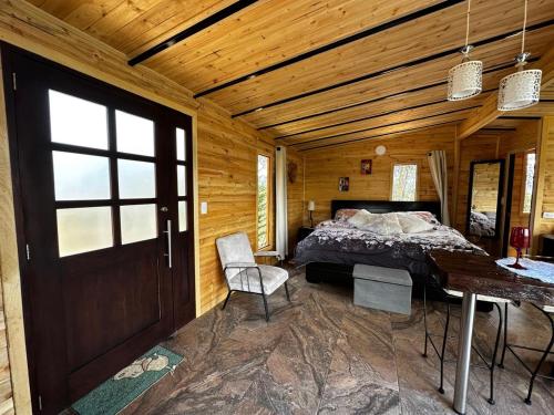 a bedroom with a bed and a table in a room at Entre hayuelos in Iza