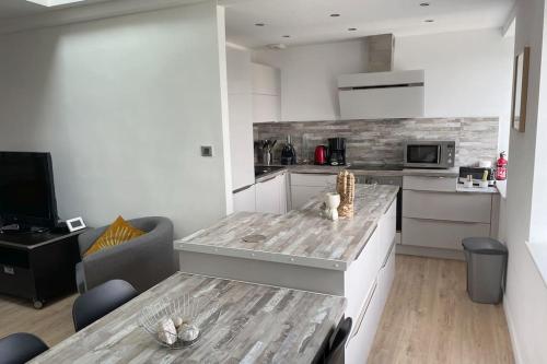Dapur atau dapur kecil di La Rivière Appartement proche mer et centre de Wimereux