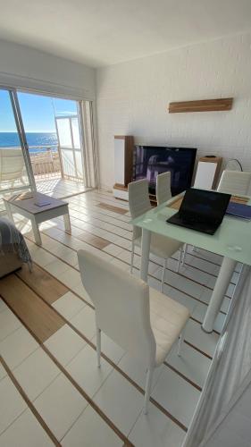 Beachfront apartment - La Mata