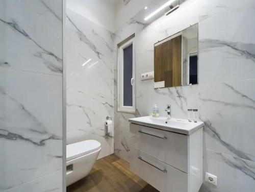 Cosy Gray Apartment in Heart of City 1073 Budapest, Kertész utca 35 kép - 3
