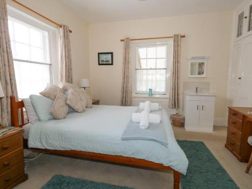 a bedroom with a bed with two towels on it at Old Higher Lighthouse Stopes Cottage in Southwell