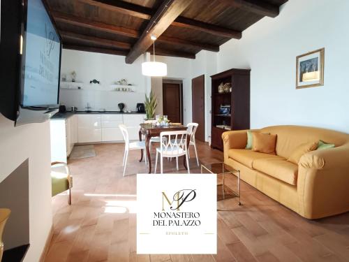 a living room with a couch and a table at Monastero Del Palazzo Casa Vacanze in Spoleto