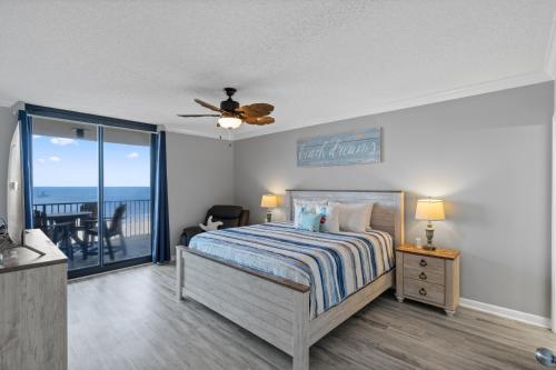 Ένα ή περισσότερα κρεβάτια σε δωμάτιο στο Phoenix 8 Unit 903