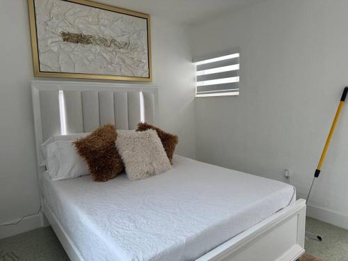 a white bed with pillows on it in a room at Villa Clara Gold-Little Havana in Miami