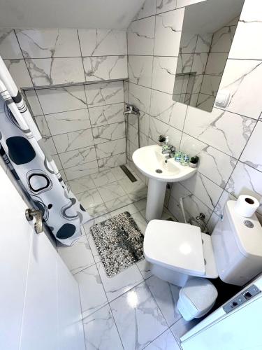 Et badeværelse på D&A Apartments