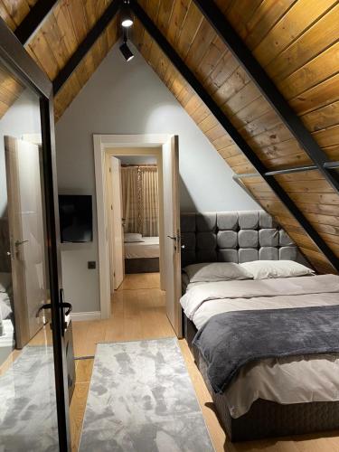 a attic bedroom with two beds and a television at BİTEK BUNGALOV in Trabzon