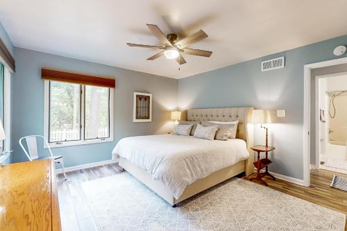 Ένα ή περισσότερα κρεβάτια σε δωμάτιο στο Livywood Cottage