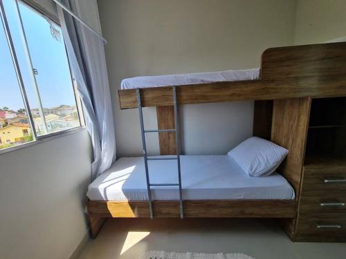 Ένα ή περισσότερα κρεβάτια σε δωμάτιο στο Apt401 central,4ºand/n tem elevador, 3 quartos