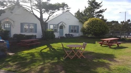 Κήπος έξω από το Hillcrest Inn