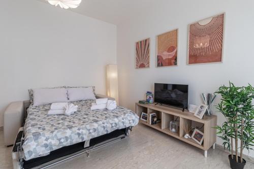 Postel nebo postele na pokoji v ubytování The Sunset Rhome Elegant Suite with Wifi AC