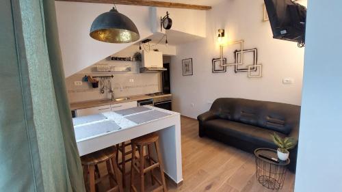 Kuchyň nebo kuchyňský kout v ubytování Apartments with a parking space Jelsa, Hvar - 5703