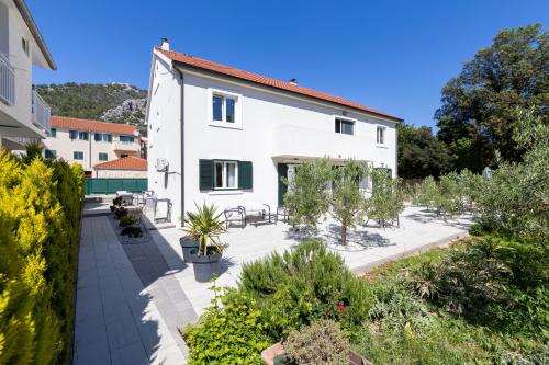 Apartments with a parking space Hvar - 22023