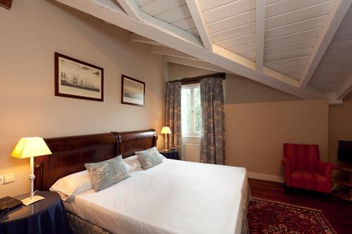 Hotel Zubietaにあるベッド