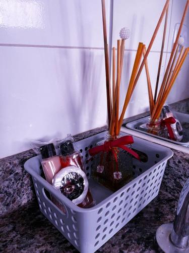 a basket filled with food and utensils on a counter at TROPICAL LAZER E EVENTOS - Casa em Lucas do Rio Verde in Lucas do Rio Verde