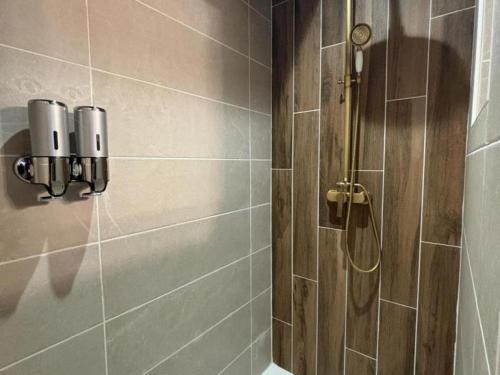 Photo de la galerie de l'établissement Gîte avec Spa, Cheminée, Nature et Confort à Montaigu-le-Blin - FR-1-489-522, à Montaigu-le-Blin