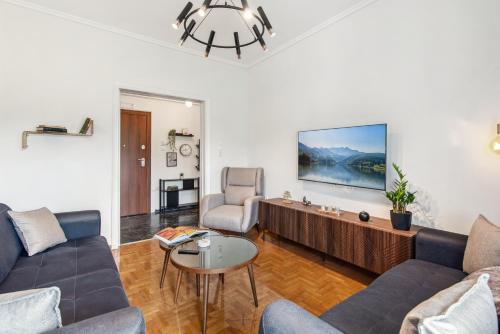 Two-Bedroom Apartment in Pagrati