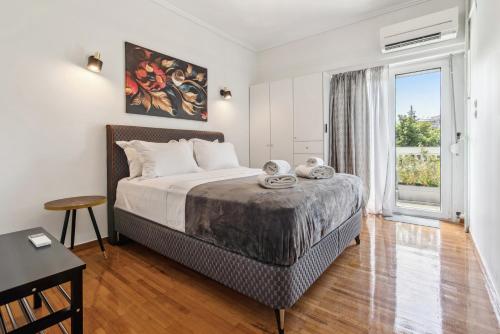 Two-Bedroom Apartment in Pagrati