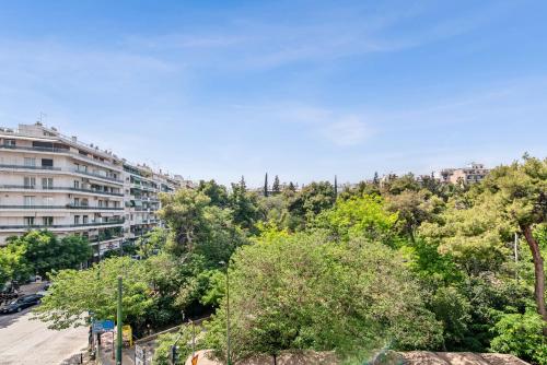 Two-Bedroom Apartment in Pagrati