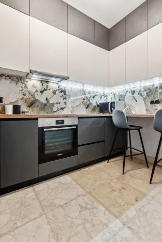 Two-Bedroom Apartment in Pagrati