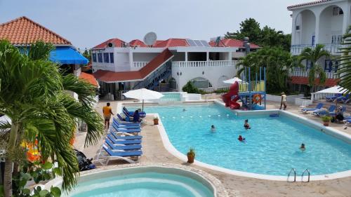 Вид на бассейн в Franklyn D Resort & Spa All Inclusive или окрестностях