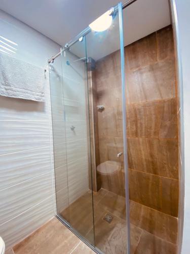 a shower with a glass door in a bathroom at Apartamento Exclusivo - Caribe Campestre Coveñas in Coveñas