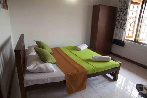 Cama o camas de una habitación en Antique Tourists Lodge