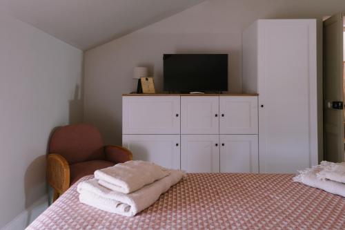 a bedroom with a bed with towels on it at L'Orangeraie d'Afa in Afa