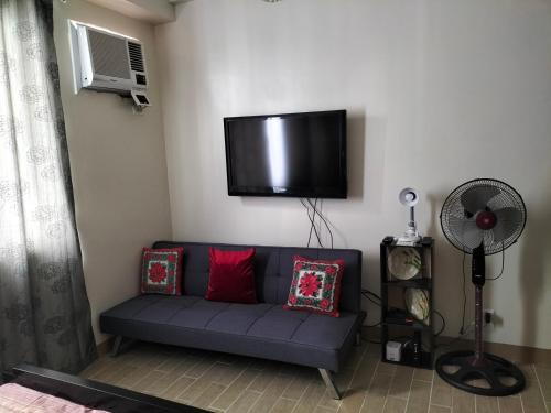 Télévision ou salle de divertissement dans l'établissement Iloilo Condominiums