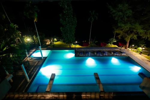 Bazén v ubytování Aramya river front boutique hotel nebo v jeho okolí