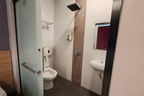 Koupelna v ubytování Hotel 18 DIMILIKI OLEH HOTEL MY HOME STATION 18 SDN BHD