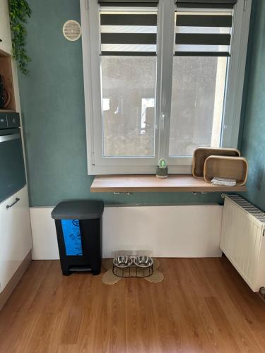 a room with a window and a small trash can at Le coup de c’Heurt duplex 100m de la mer 8 personnes in Le Portel