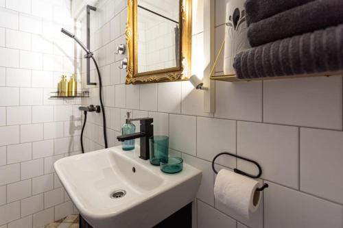 Bohemian Corner in city center 1067 Budapest, Hunyadi tér kép - 3
