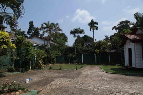 Jardín al aire libre en Antique Tourists Lodge