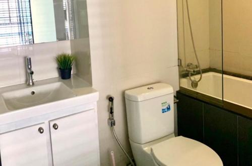 a bathroom with a toilet and a sink at Circle S Sukhumvit12 NearBTS,MRT in Bang Kapi