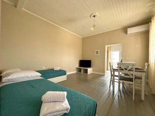 a bedroom with two beds and a desk with a computer at Armonia Apartment Spartia in Spartià