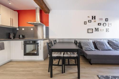 Gallery image of The Cosy Nest ~ Comfort ~ Parking ~ Terrace in Saint-Chéron