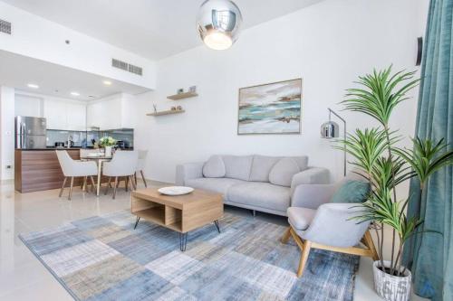 Lively 1 BR in Damac Hills, Dubai - Host & Stay