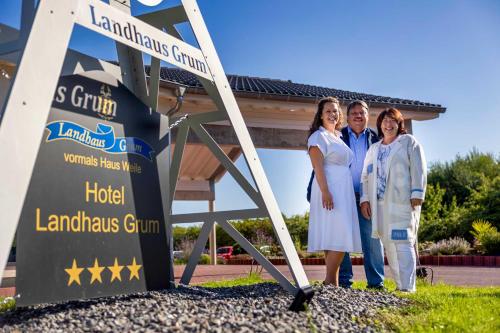 a group of people standing in front of a sign at Landhaus Grum in Hattingen
