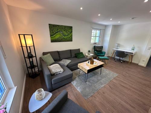 a living room with a couch and a table at TRAUMHAFT schöne Wohnung-nahe Volkspark Marl-MODERN-TOP Austattung- in Marl