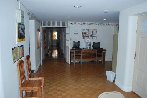 TV a/nebo společenská místnost v ubytování Travellers Inn