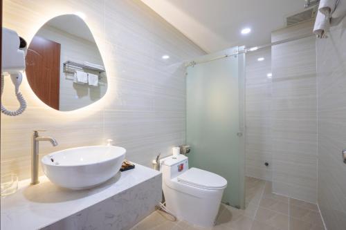 Ένα μπάνιο στο AMILA NGUYEN HUE HOTEL by SAZI