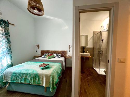 a small bedroom with a bed and a bathroom at Casa Ohana in Maspalomas
