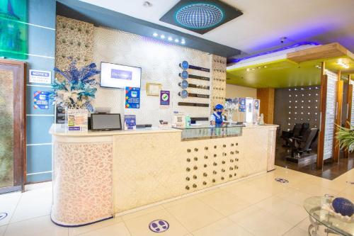 a fast food restaurant with a counter in a lobby at Hotel Dreamworld North Edsa in Manila